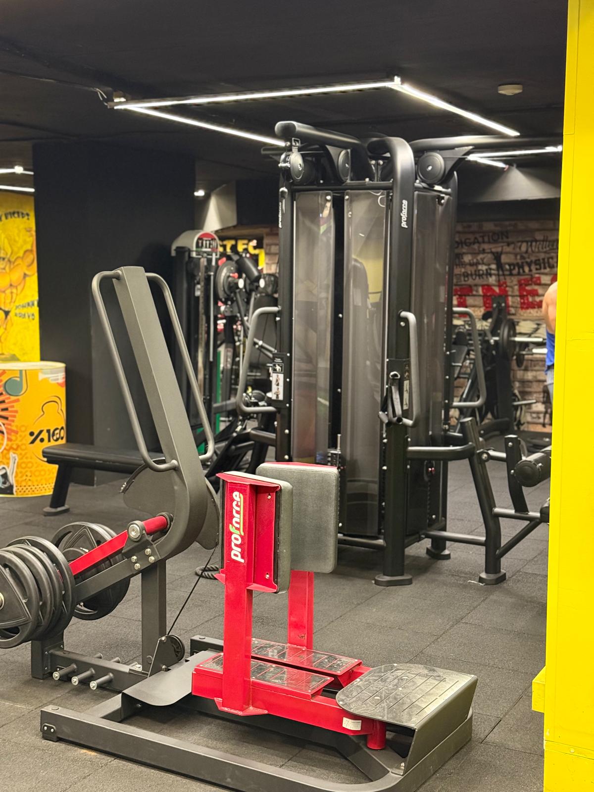Güç makineleri - BestForm Gym Adana Seyhan spor salonu